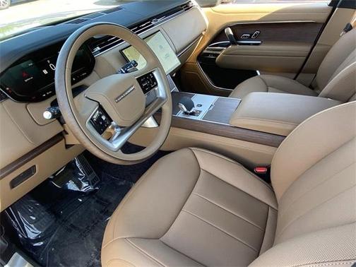 2025 Land Rover Range Rover P530 SE