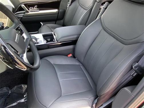 2025 Land Rover Range Rover P400 SE 7 Seat