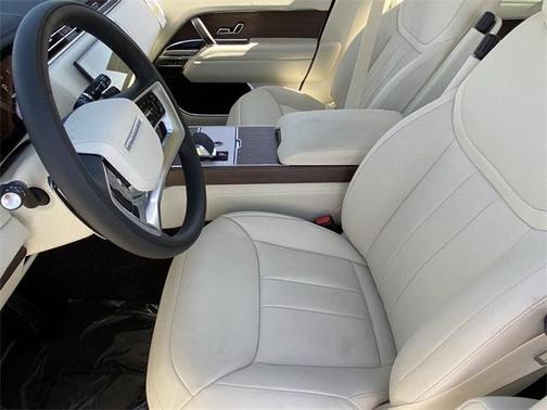 2025 Land Rover Range Rover P550e SE