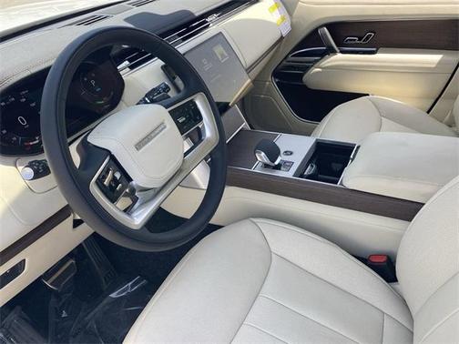 2025 Land Rover Range Rover P550e SE