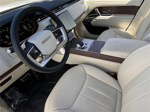2025 Land Rover Range Rover P550e SE