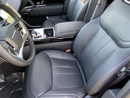 2025 Land Rover Range Rover P400 SE