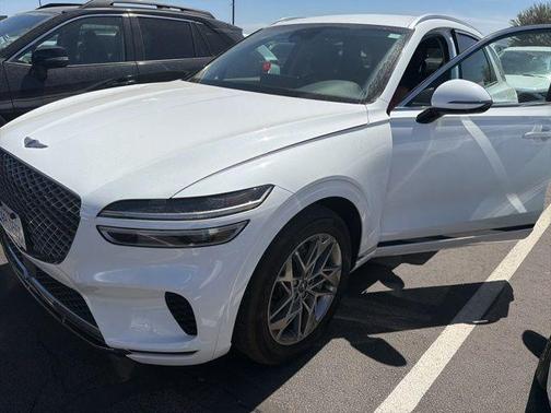 Uyuni White 2025 Genesis GV70 2.5T