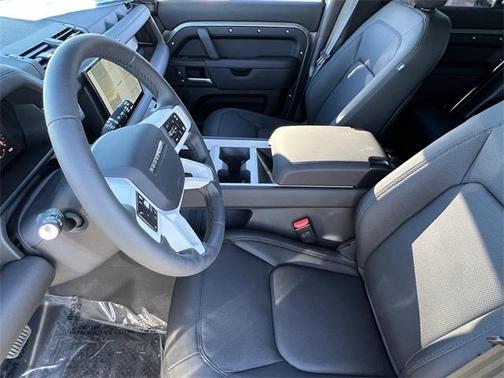 2025 Land Rover Defender P400 X-Dynamic SE