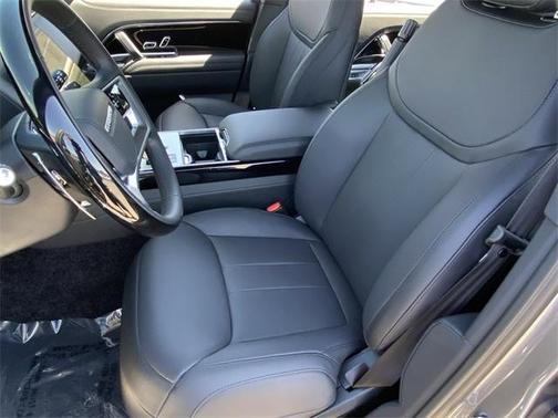 2025 Land Rover Range Rover P400 SE 7 Seat