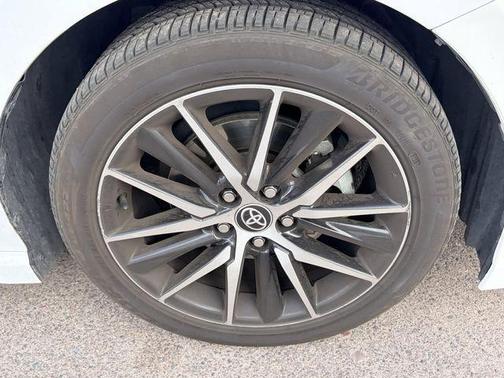 Ice 2023 Toyota Camry SE