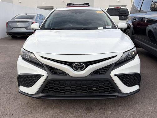 Ice 2023 Toyota Camry SE