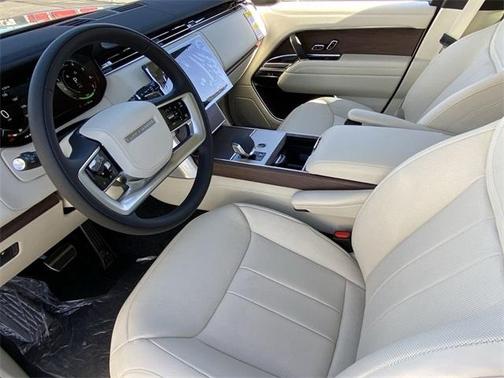 2025 Land Rover Range Rover P550e SE