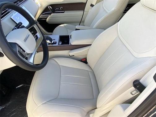 2025 Land Rover Range Rover P550e SE