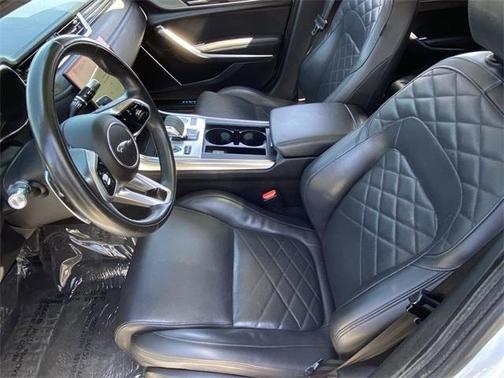2022 Jaguar XF SE
