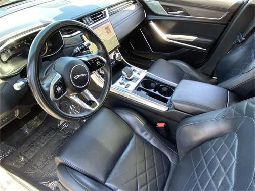 2022 Jaguar XF SE