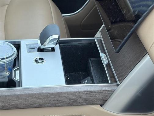 2025 Land Rover Range Rover P550e SE