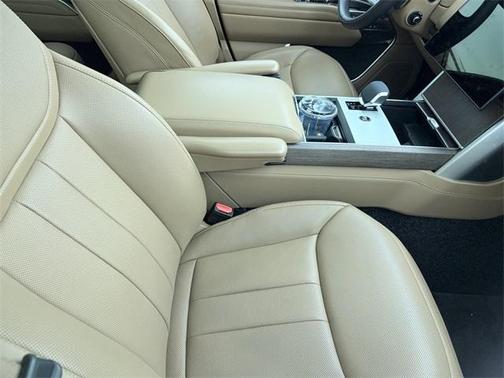 2025 Land Rover Range Rover P550e SE