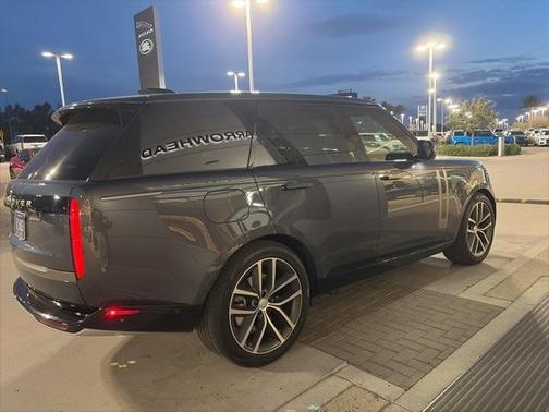 2025 Land Rover Range Rover P550e SE