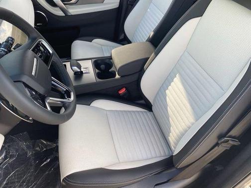 Silicon Silver 2025 Land Rover Discovery Sport Dynamic SE