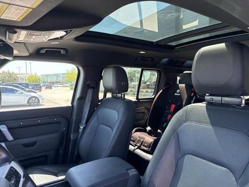 2024 Land Rover Defender P400 X-Dynamic SE