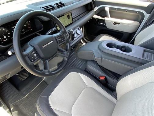 2024 Land Rover Defender P400 X-Dynamic SE