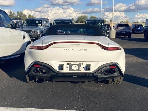 2022 Aston Martin Vantage Base