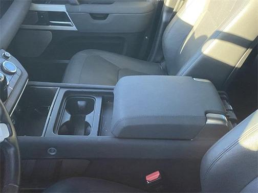 2023 Land Rover Defender SE