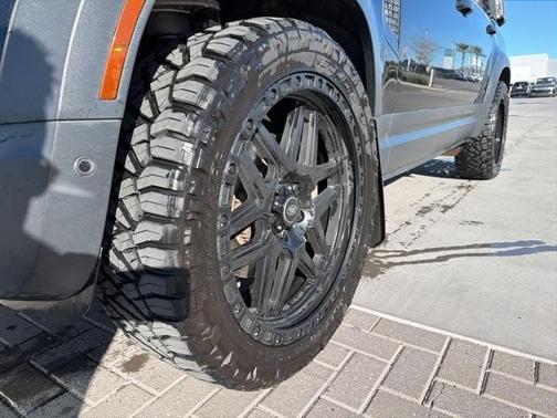 2023 Land Rover Defender SE