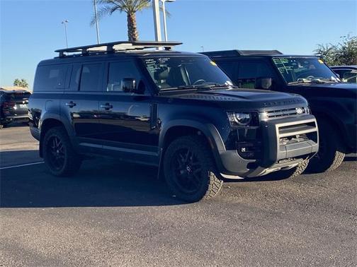 2023 Land Rover Defender SE