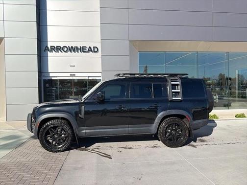 2023 Land Rover Defender SE