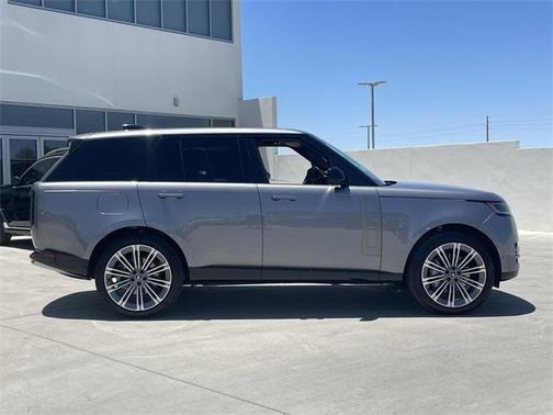 2025 Land Rover Range Rover P530 SE