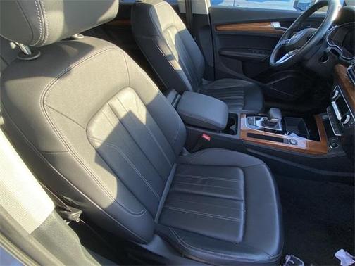 2023 Audi Q5 45 S line quattro Premium