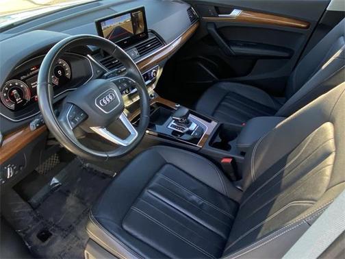 2023 Audi Q5 45 S line quattro Premium