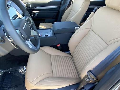 2025 Land Rover Discovery P360 Dynamic SE