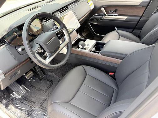 Ostuni Pearl White 2026 Land Rover Range Rover P400 SE 7 Seat