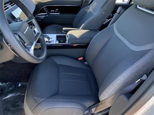 2025 Land Rover Range Rover P530 SE