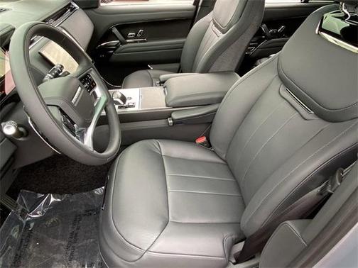 2025 Land Rover Range Rover P615 SV