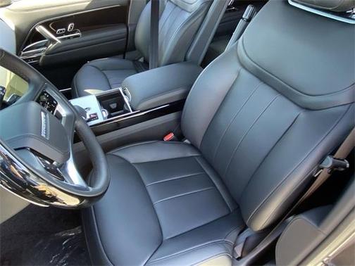 2025 Land Rover Range Rover P530 SE 7 Seat