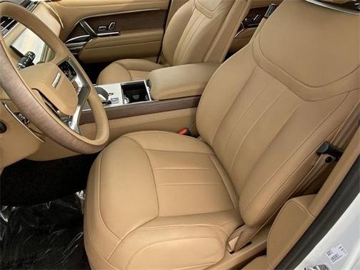 2025 Land Rover Range Rover P550e SE