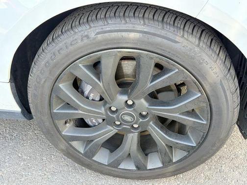 Fuji White 2019 Land Rover Range Rover 3.0L V6 Supercharged HSE