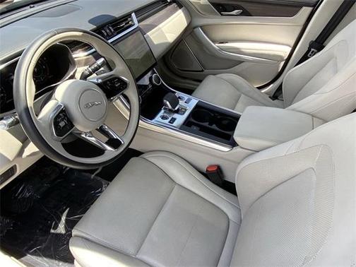 2021 Jaguar XF SE