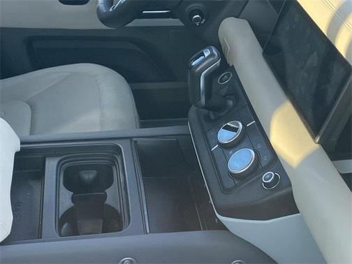 2020 Land Rover Defender 110 SE