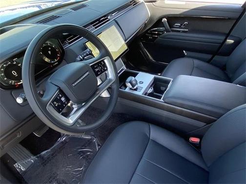 2025 Land Rover Range Rover P615 SV