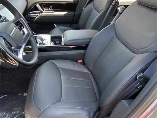 2025 Land Rover Range Rover P400 SE 7 Seat