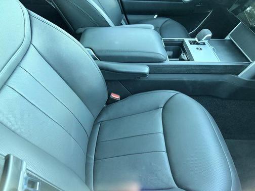 2025 Land Rover Range Rover P400 SE