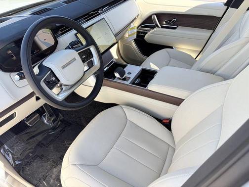 2026 Land Rover Range Rover P530 SE