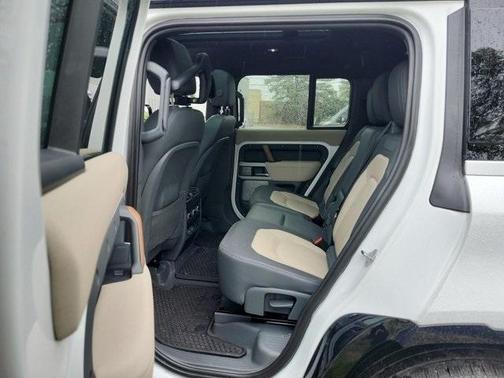 2023 Land Rover Defender X-Dynamic SE