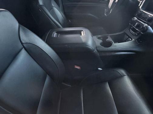 Silver Ice Metallic 2019 Chevrolet Suburban LT