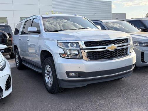 Silver Ice Metallic 2019 Chevrolet Suburban LT