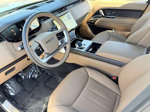 2026 Land Rover Range Rover P530 SE