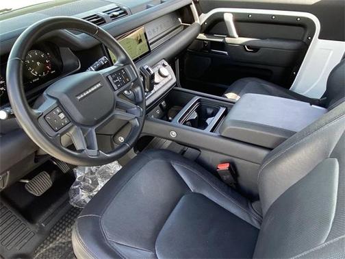 2024 Land Rover Defender P400 X-Dynamic SE