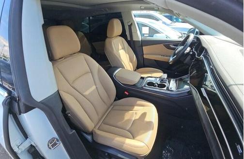 Glacier White Metallic 2023 Audi Q8 55 Prestige