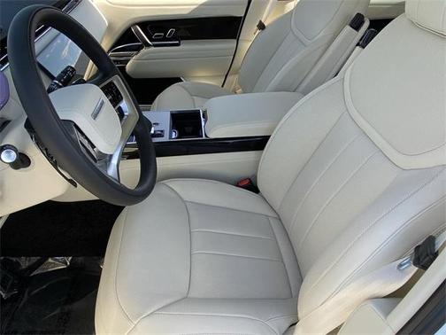 2025 Land Rover Range Rover P400 SE