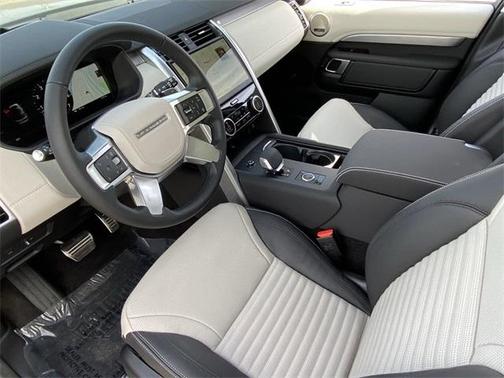 2025 Land Rover Discovery P300 Dynamic SE